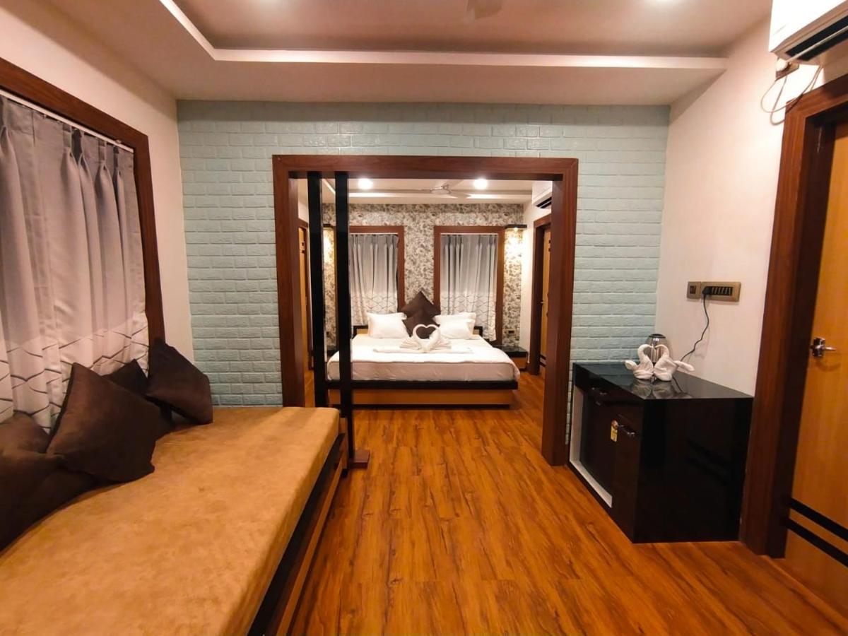 Charulata Residency Hotell Bolpur Exteriör bild